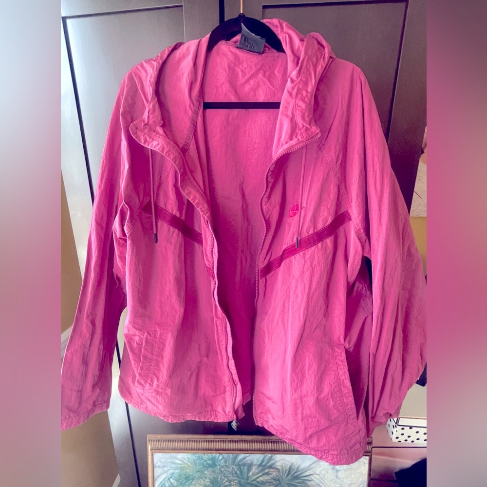 Light weight windbreaker/rain jacket